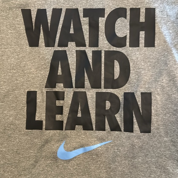 Kids nike  dri fit  size 4/5 (small) in great condition - Picture 2 of 4